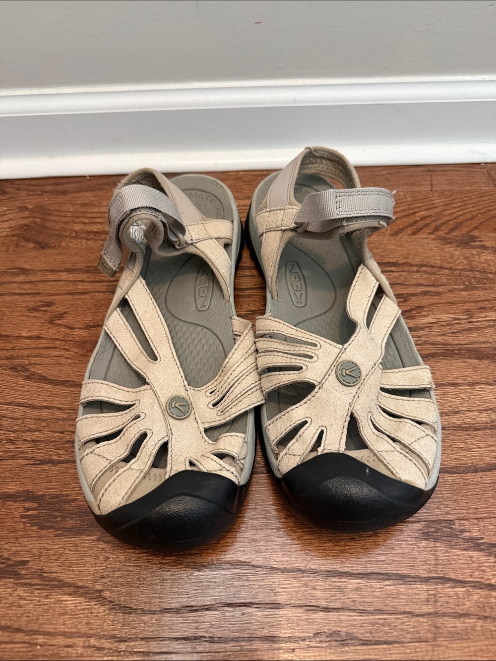 🥳 5 for $25 BUNDLE Keen Women’s Rose Beige and Black Closed-Toe Women's Sandals